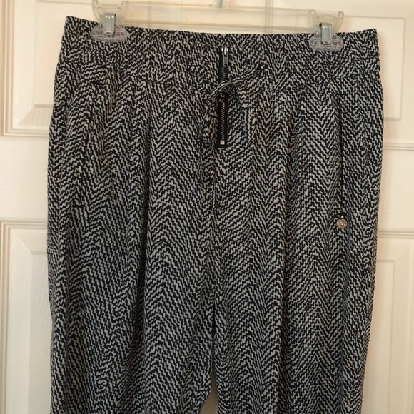 *SOLD* 
Maison Scotch Printed Pants - Picture 3 of 5